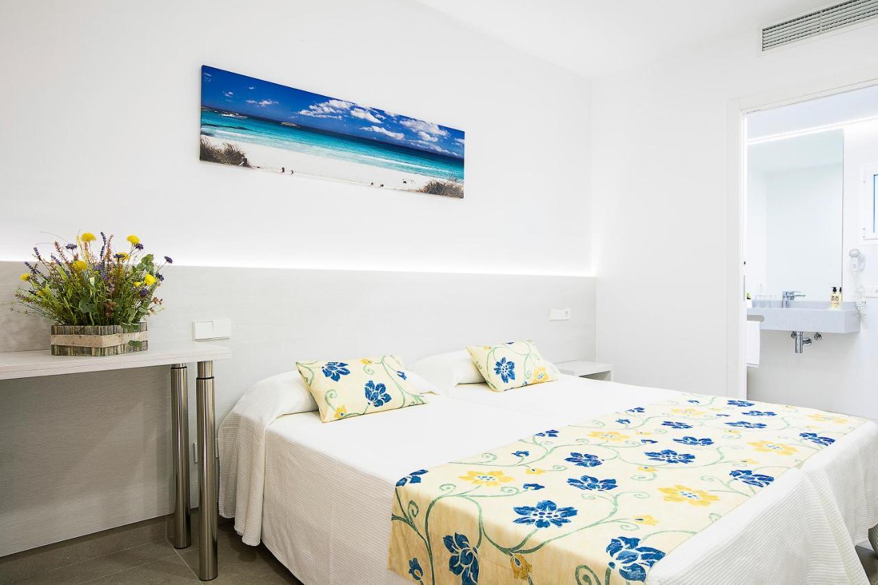 Sol Y Mar Hotel Playa Migjorn Exterior photo